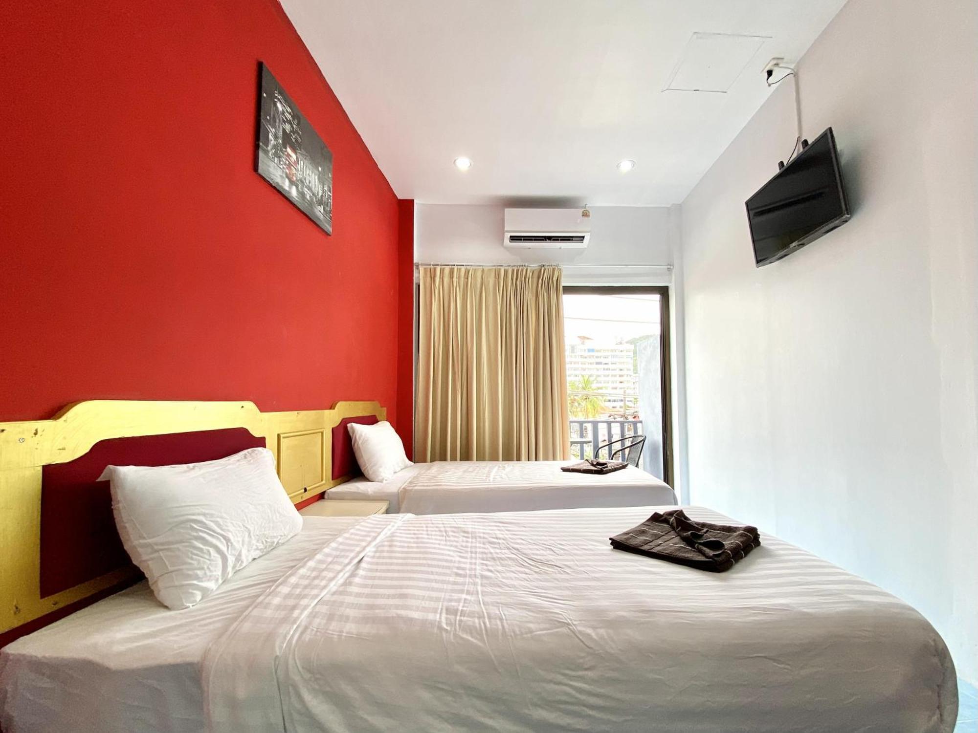 Mini Thai Guesthouse Patong Buitenkant foto