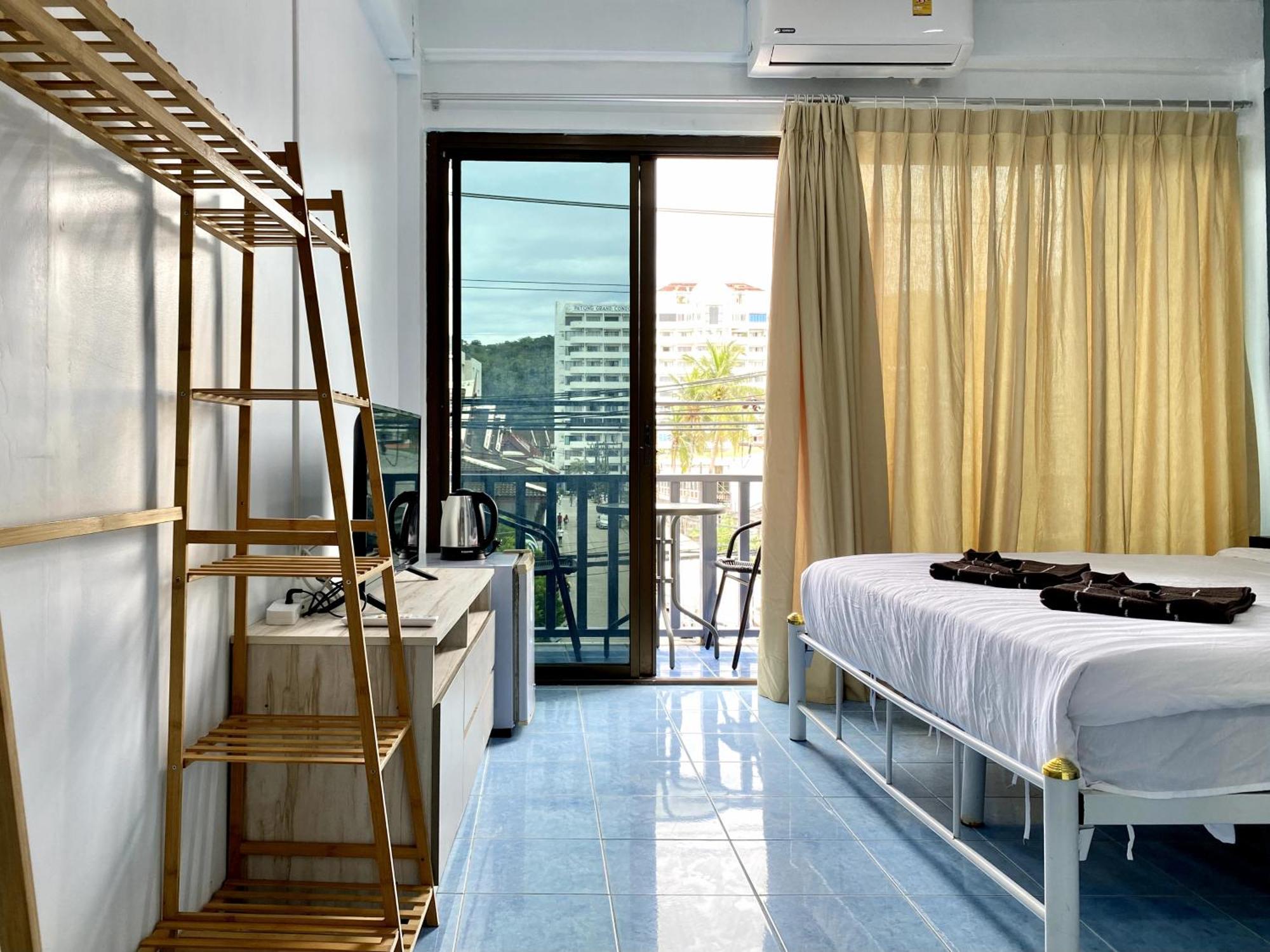 Mini Thai Guesthouse Patong Buitenkant foto