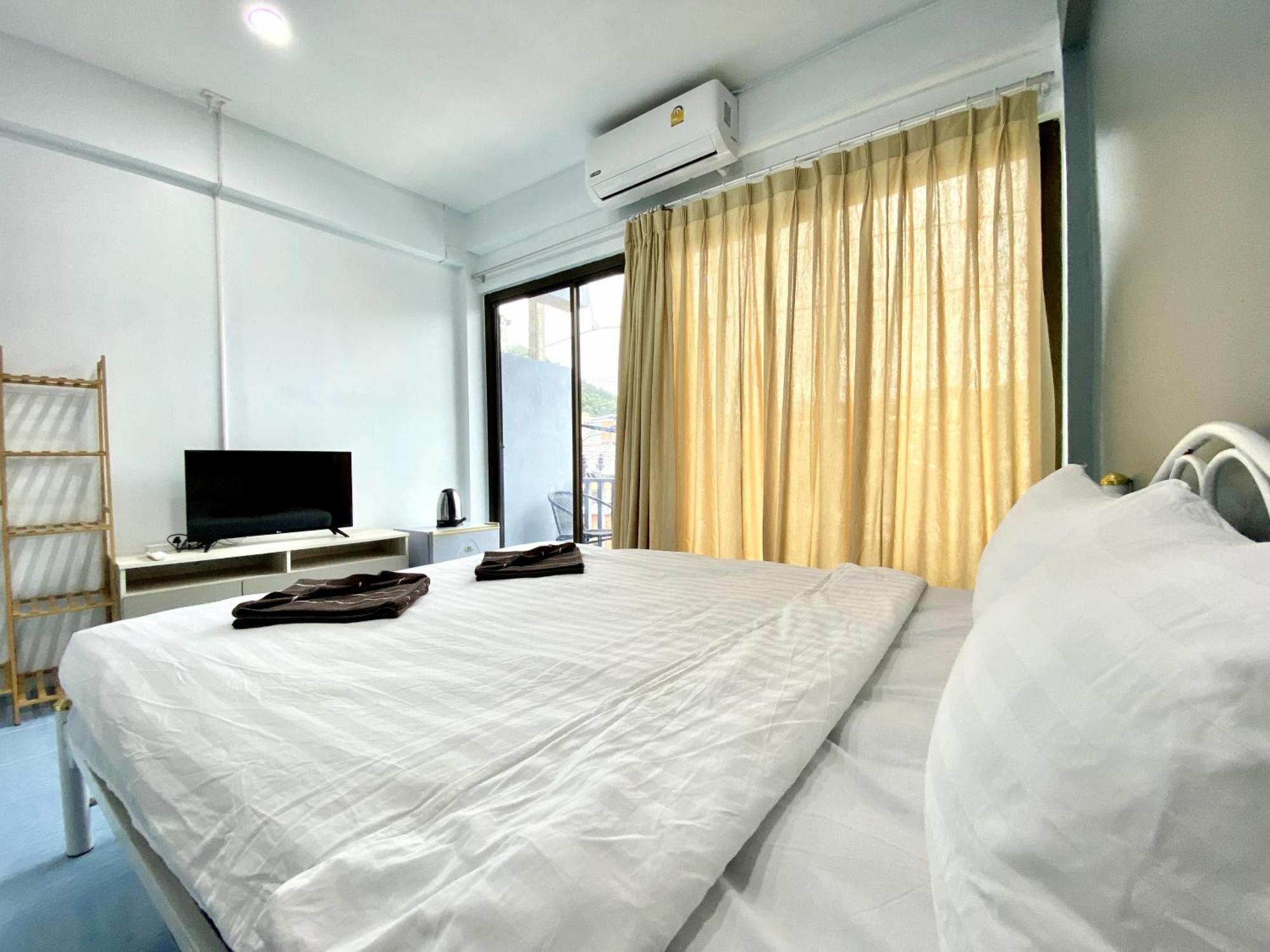 Mini Thai Guesthouse Patong Buitenkant foto
