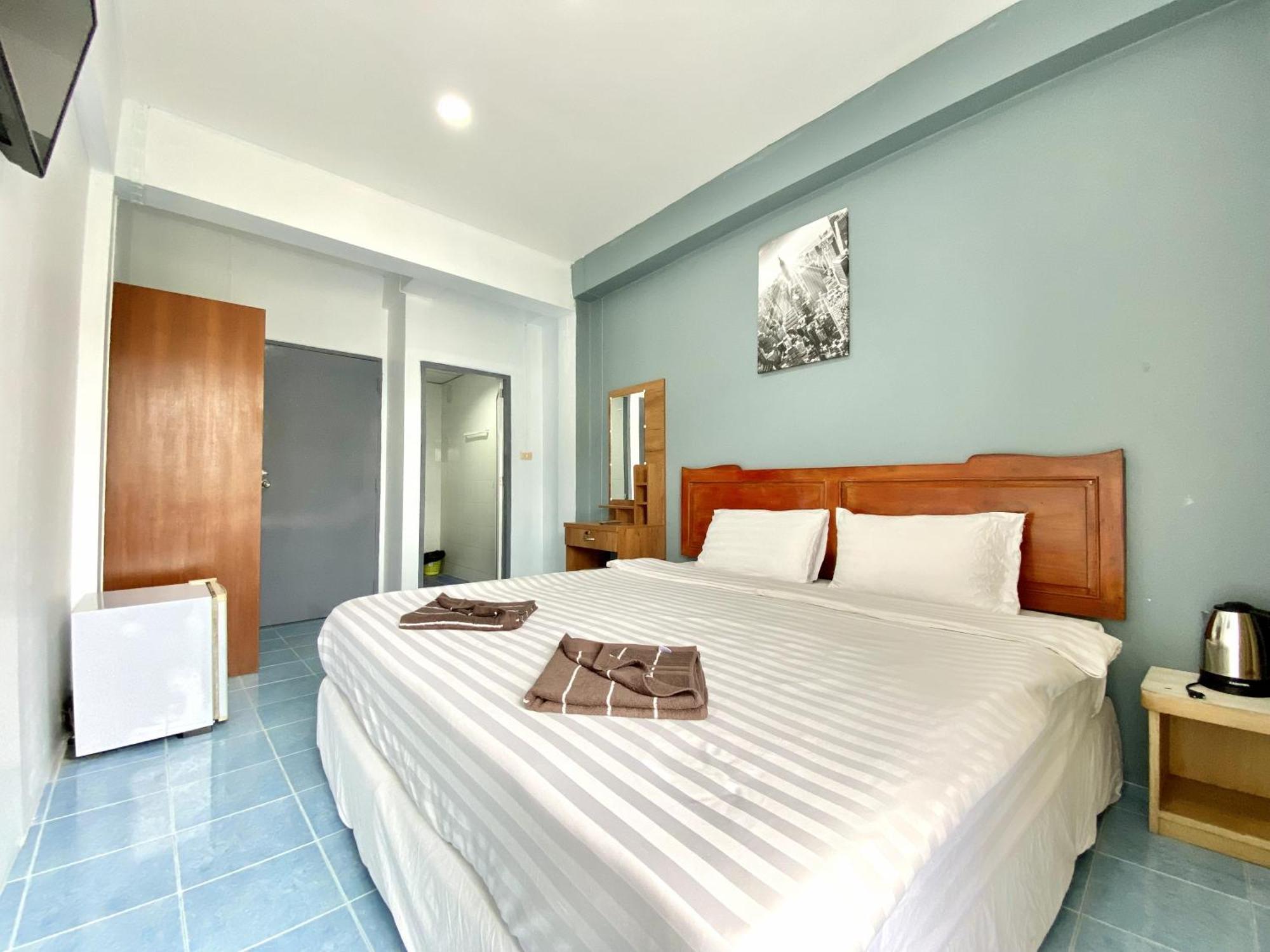 Mini Thai Guesthouse Patong Buitenkant foto