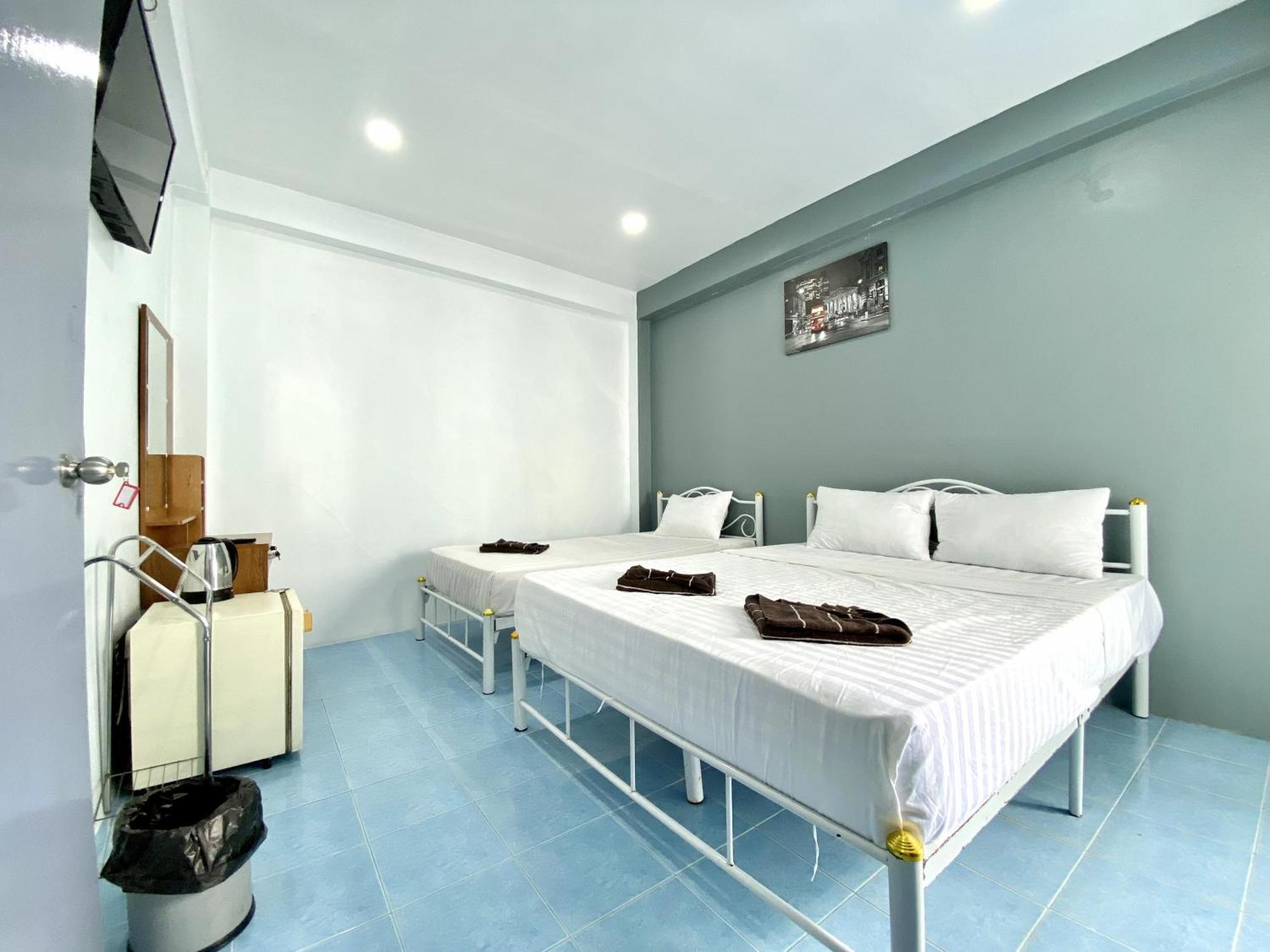 Mini Thai Guesthouse Patong Buitenkant foto
