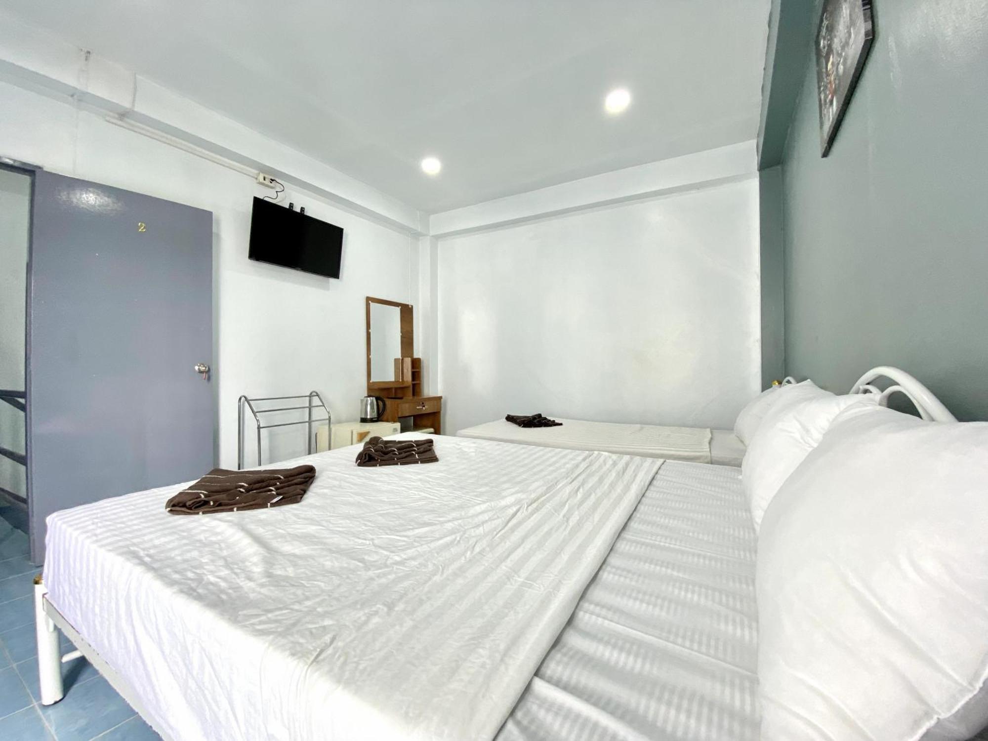 Mini Thai Guesthouse Patong Buitenkant foto