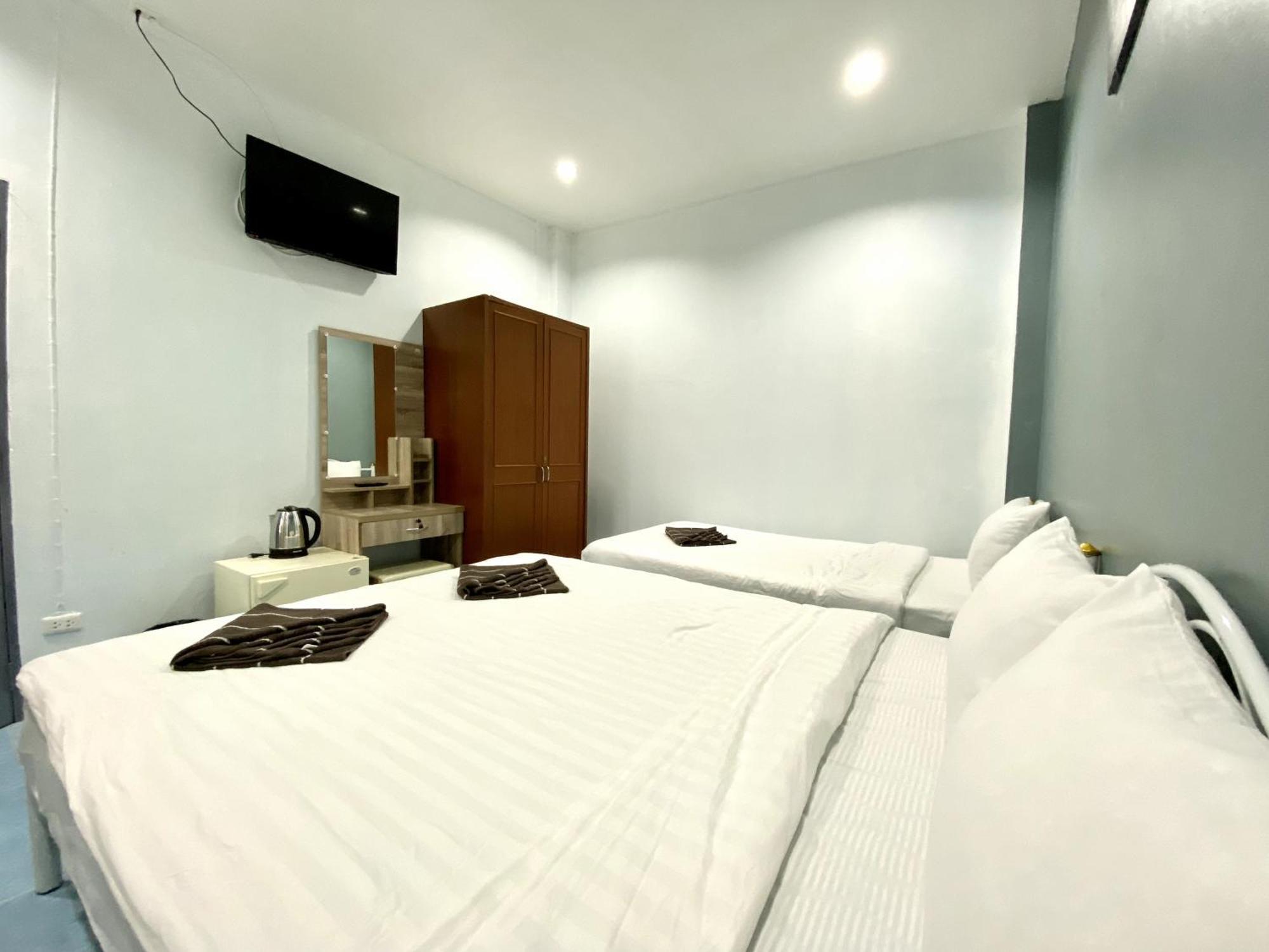 Mini Thai Guesthouse Patong Buitenkant foto