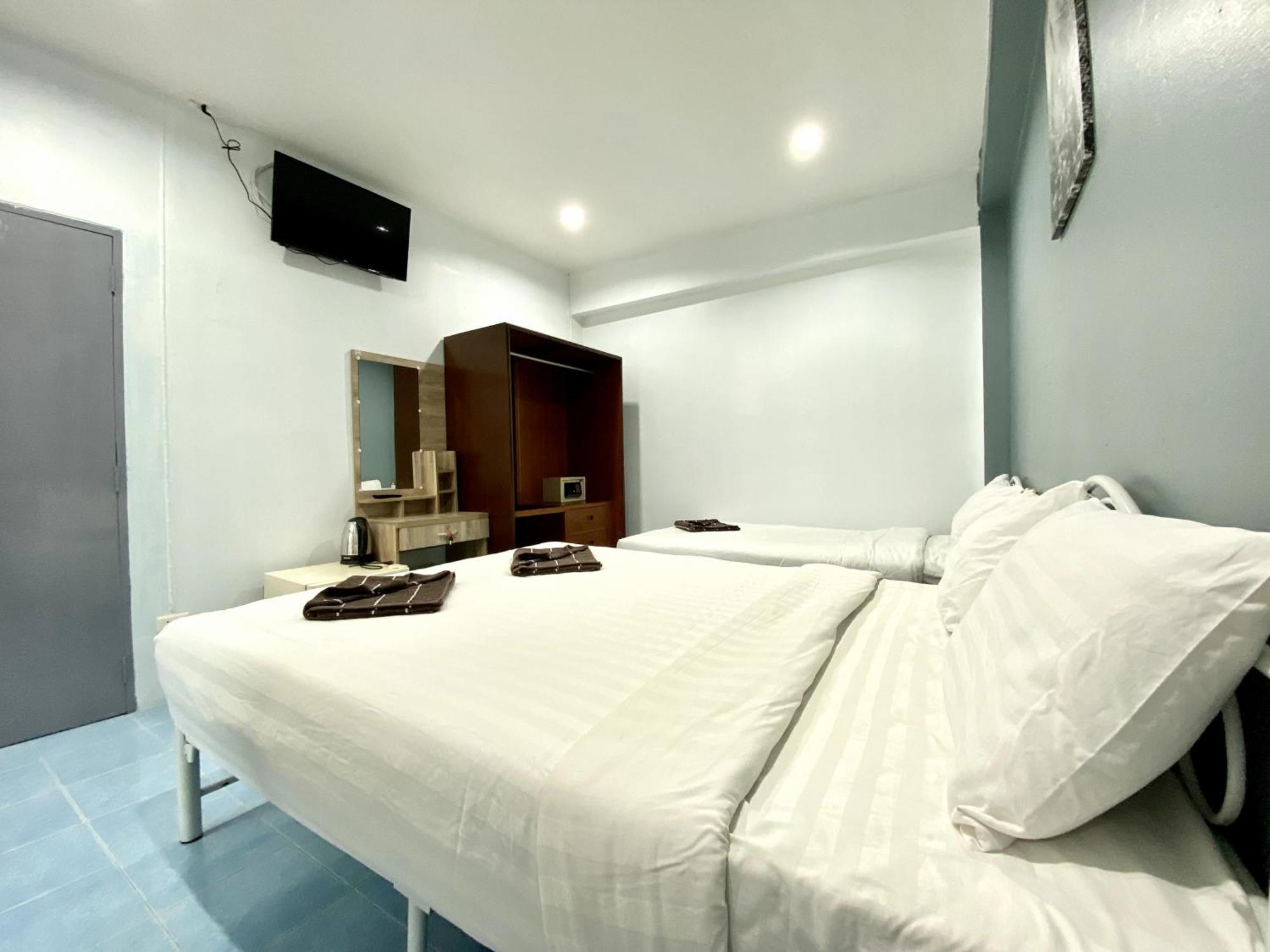 Mini Thai Guesthouse Patong Buitenkant foto