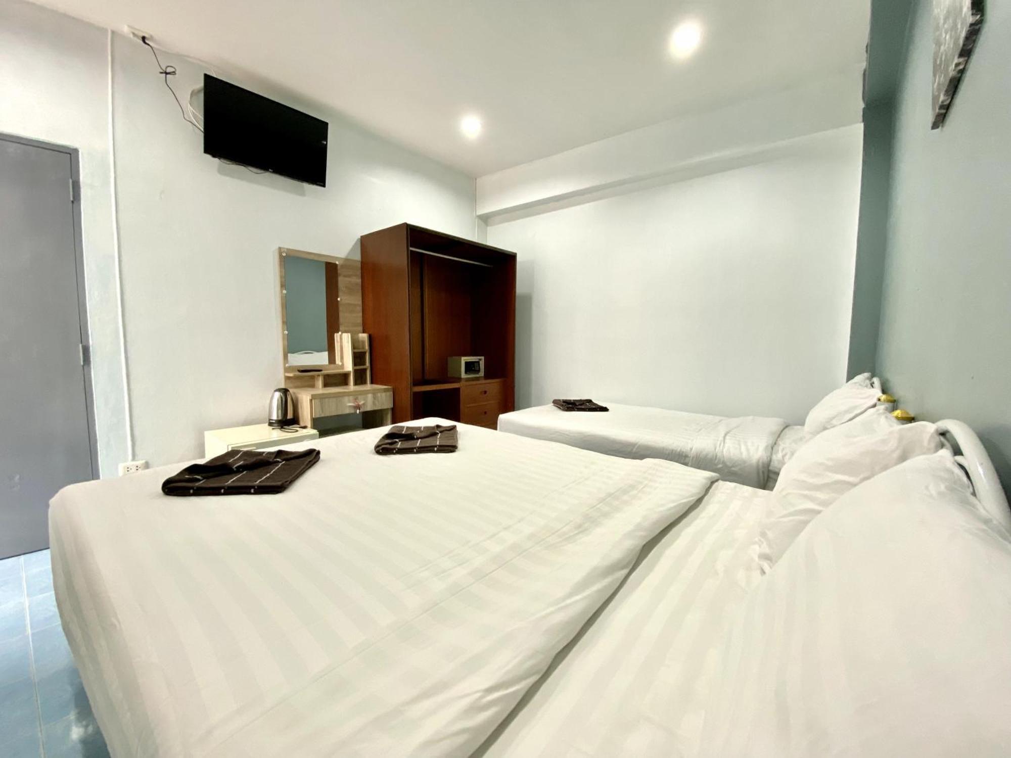Mini Thai Guesthouse Patong Buitenkant foto