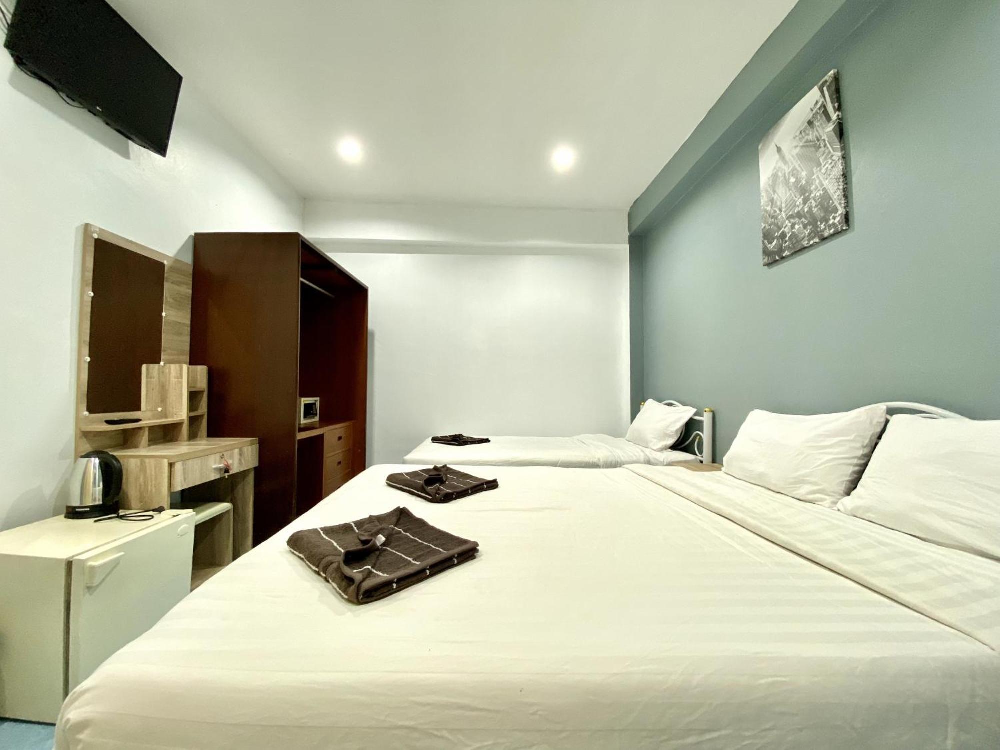 Mini Thai Guesthouse Patong Buitenkant foto